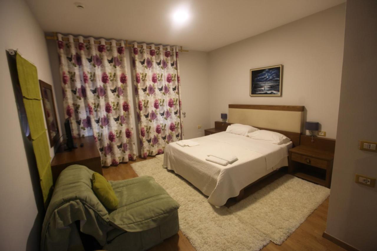 Hotel Sofo Dukat Buitenkant foto