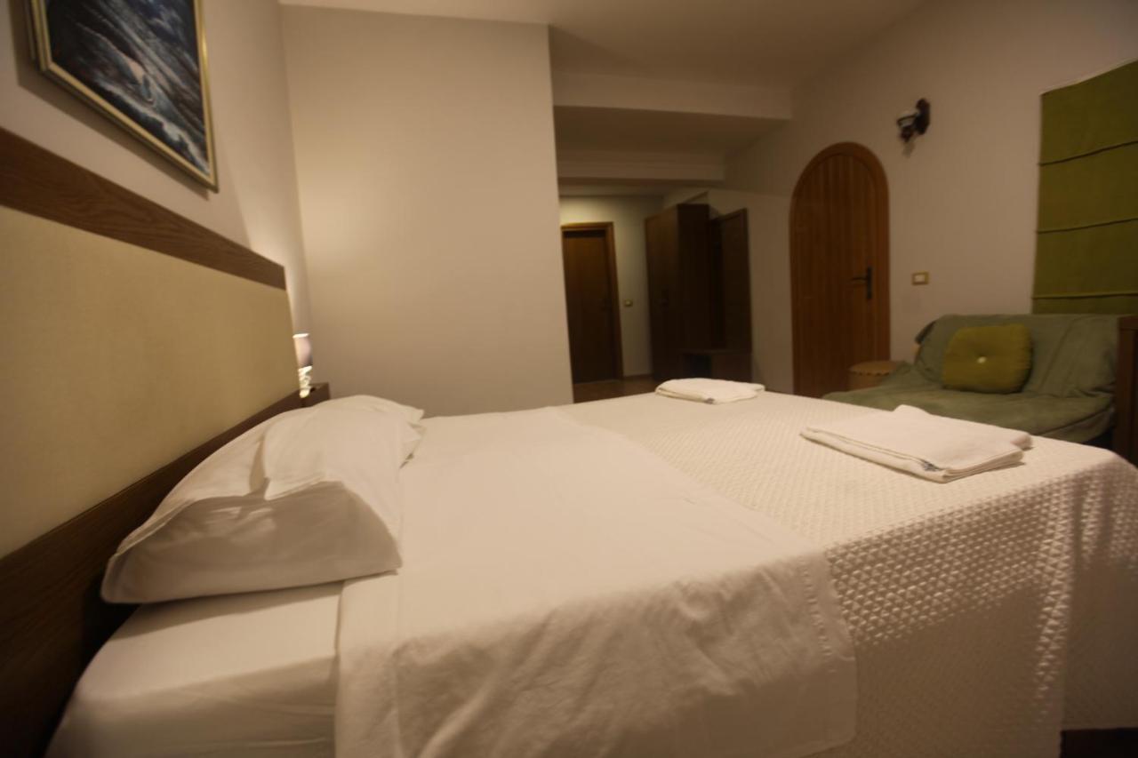 Hotel Sofo Dukat Buitenkant foto